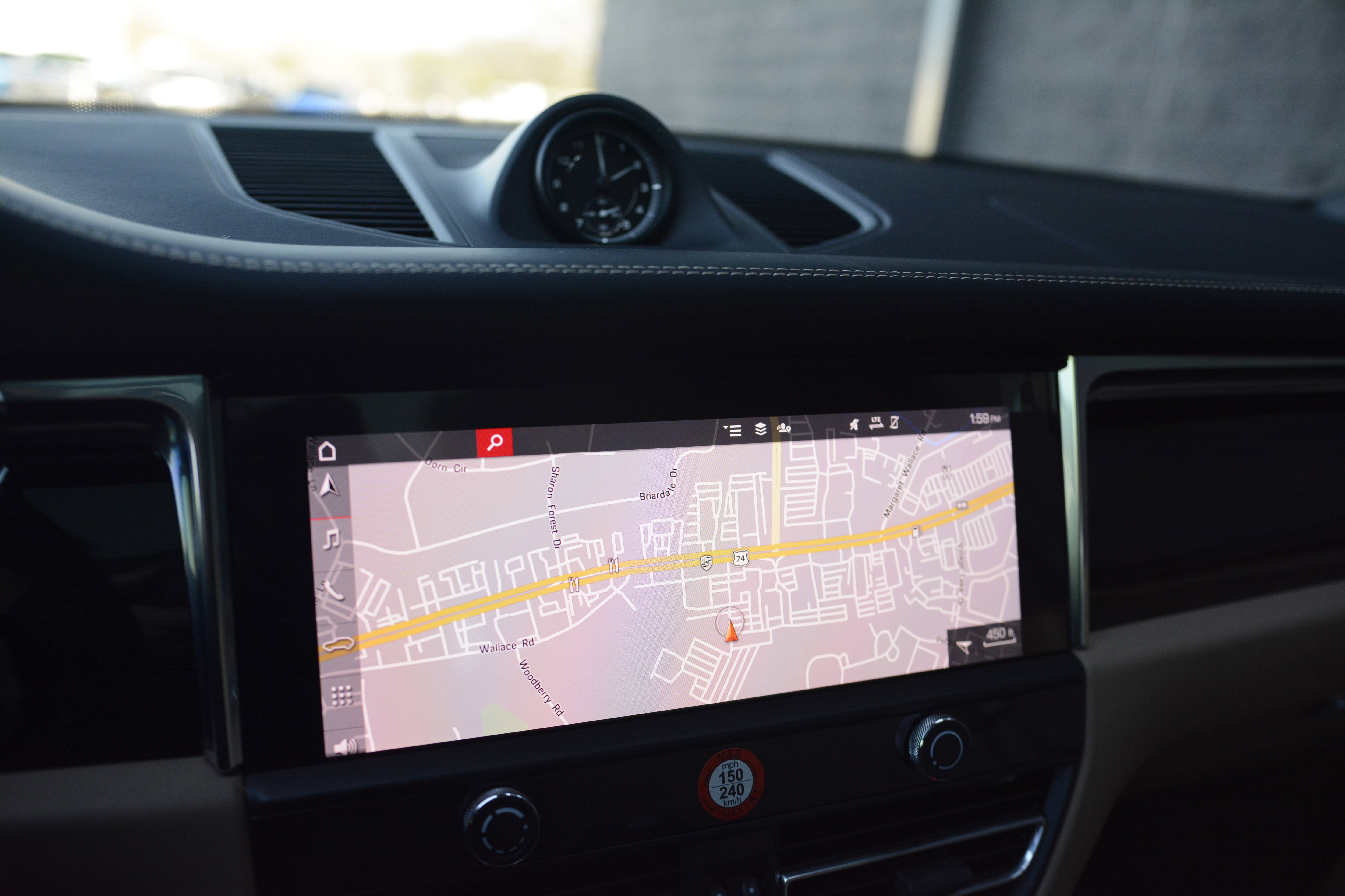 Certified 2025 Porsche Macan image 21