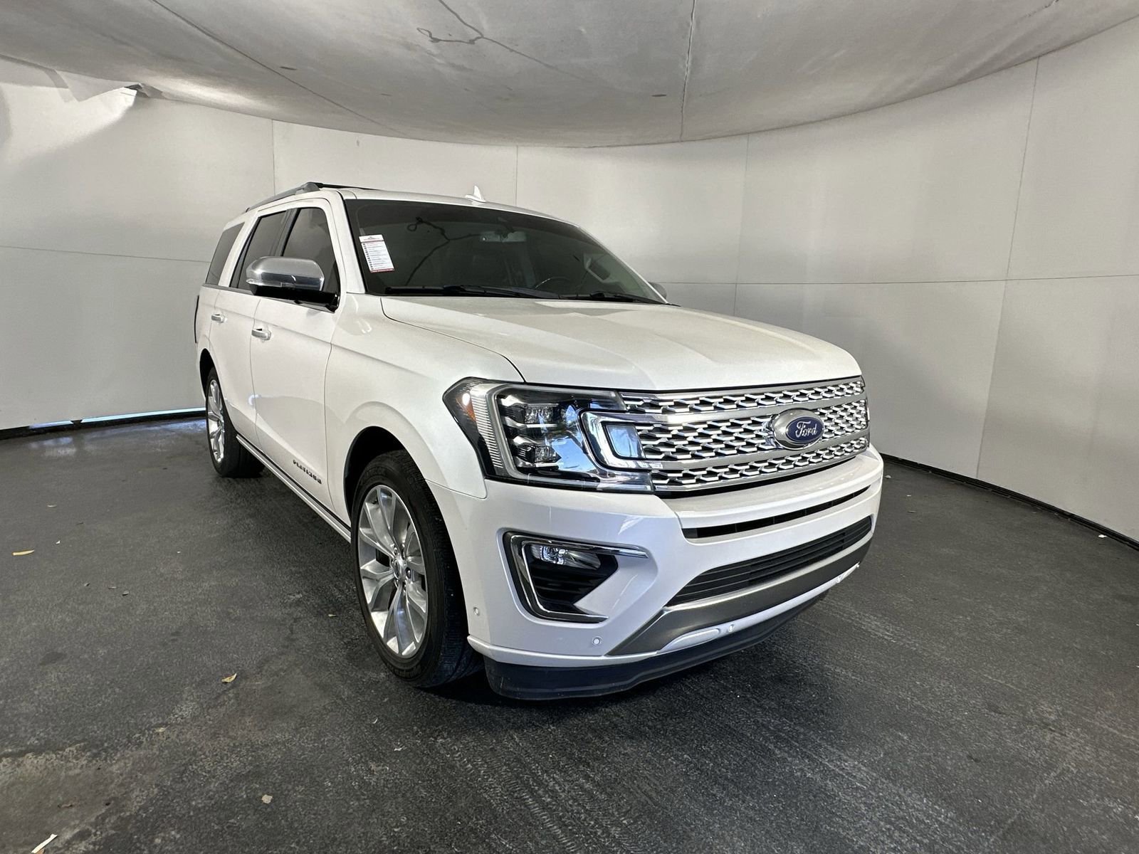 Used 2018 Ford Expedition Platinum image 2