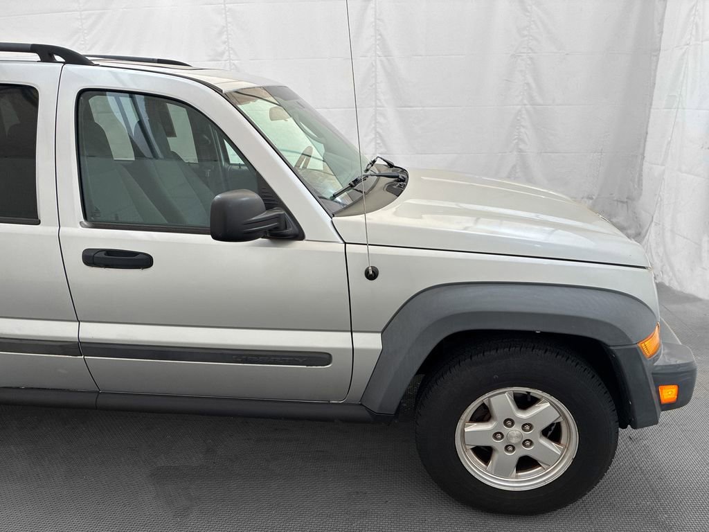 Used 2007 Jeep Liberty Sport AWD/4WD image 7