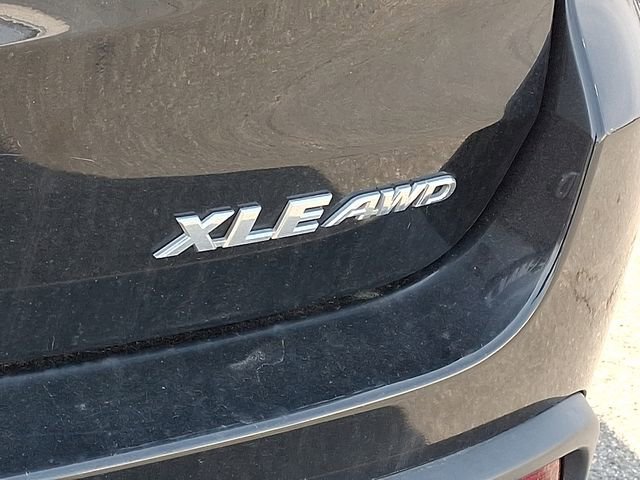 Used 2016 Toyota Highlander XLE w/ Four Season Floor Mat Package image 35