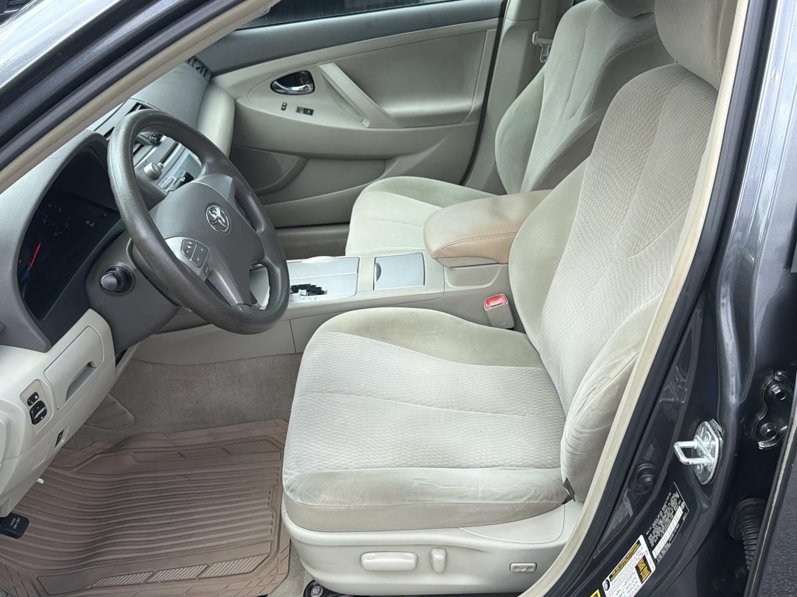 Used 2010 Toyota Camry LE FWD image 9
