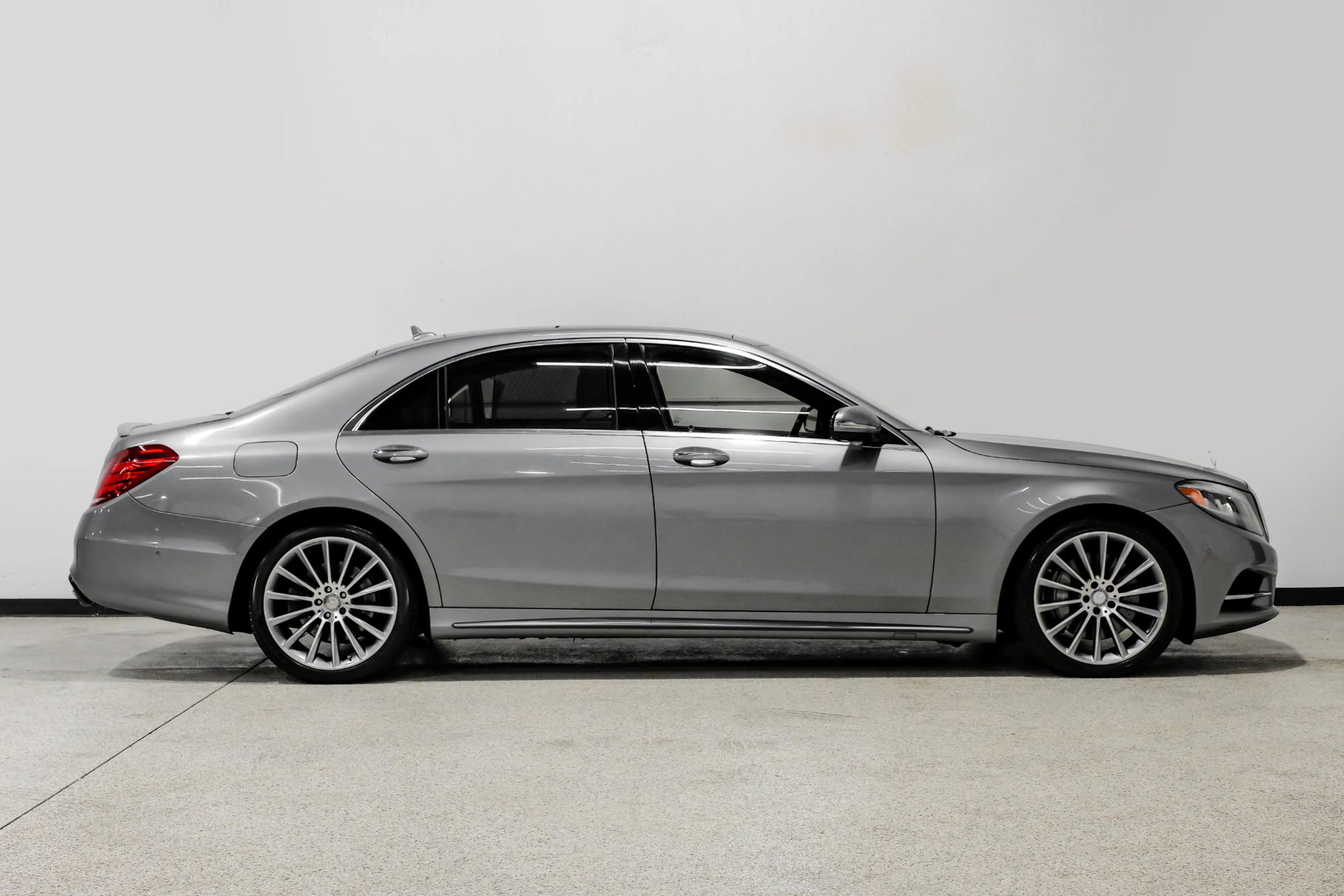 Used 2015 Mercedes-Benz S 550 Sedan w/ Sport Package w/ Sport Package image 5