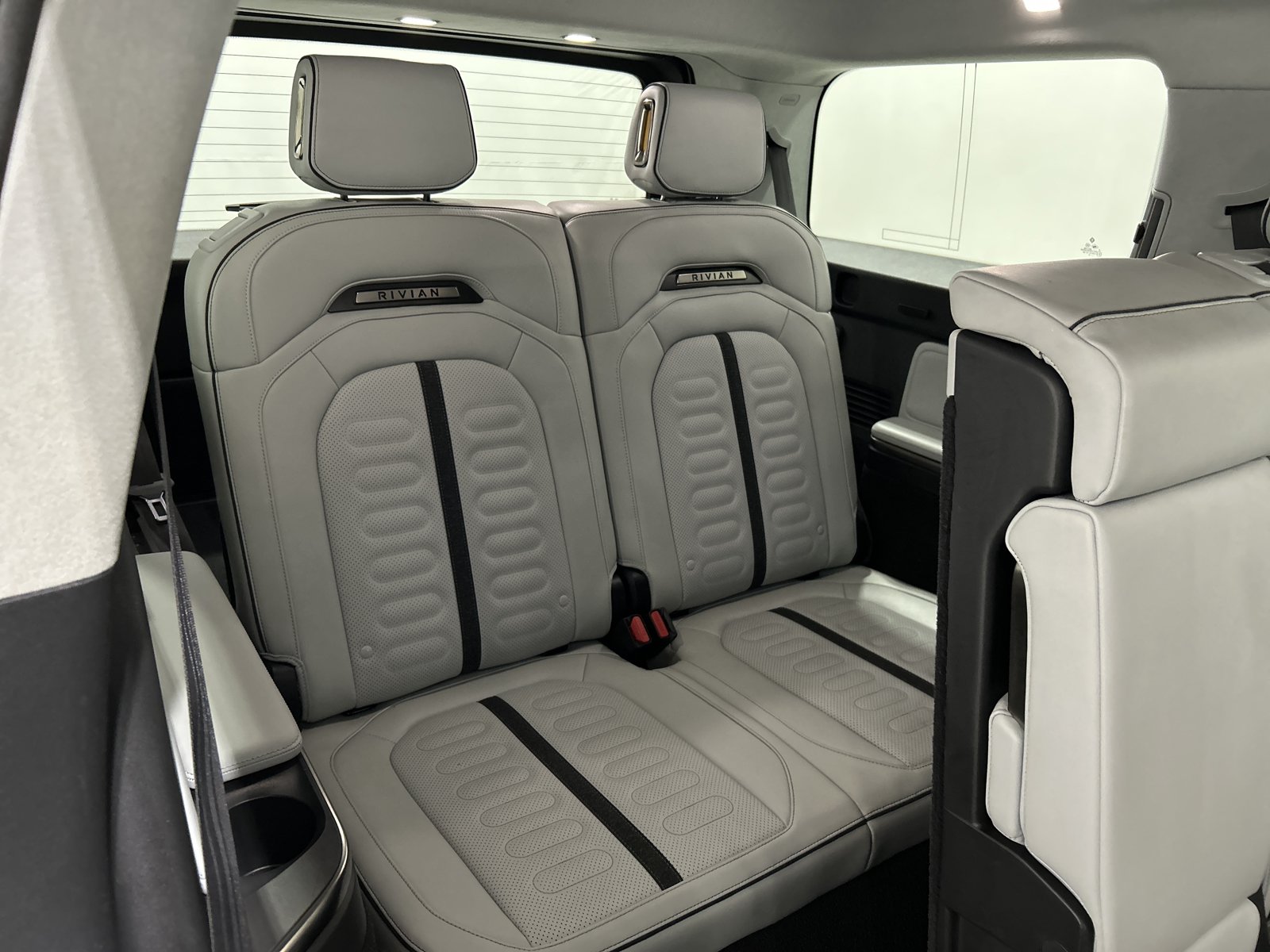 Used 2024 Rivian R1S Adventure AWD/4WD image 25