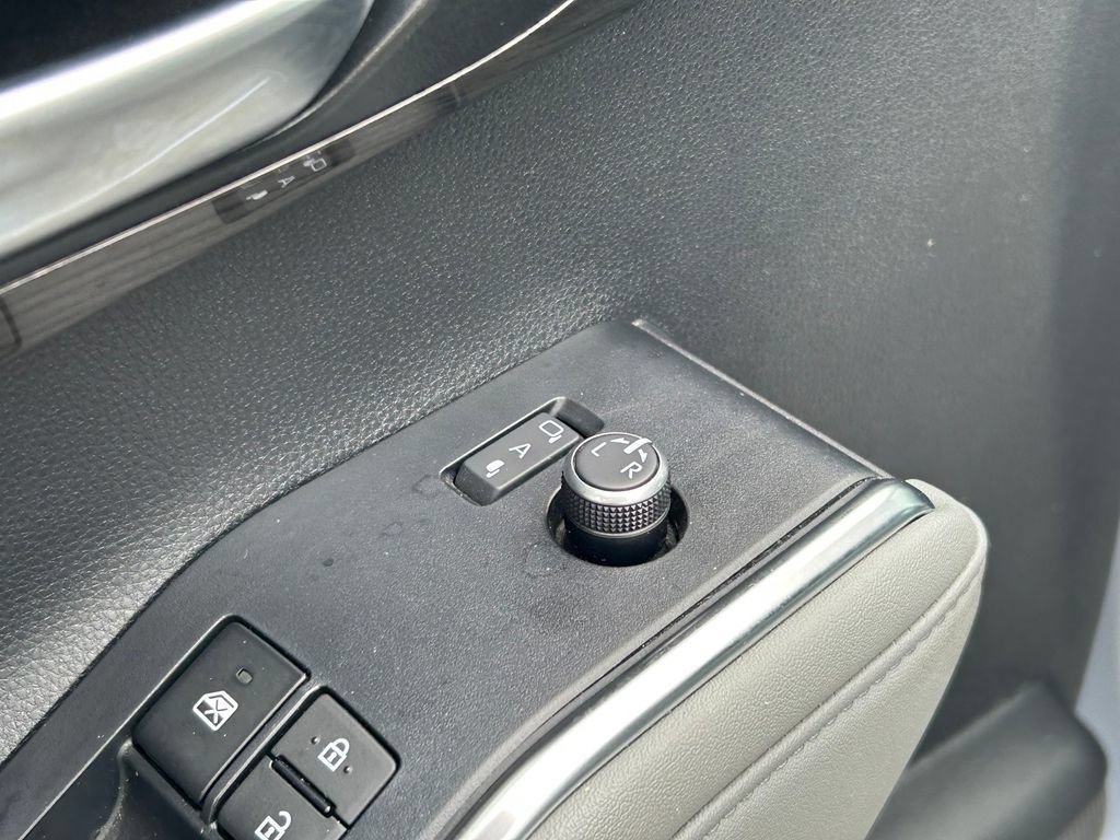 Used 2023 Toyota Highlander Platinum FWD image 27