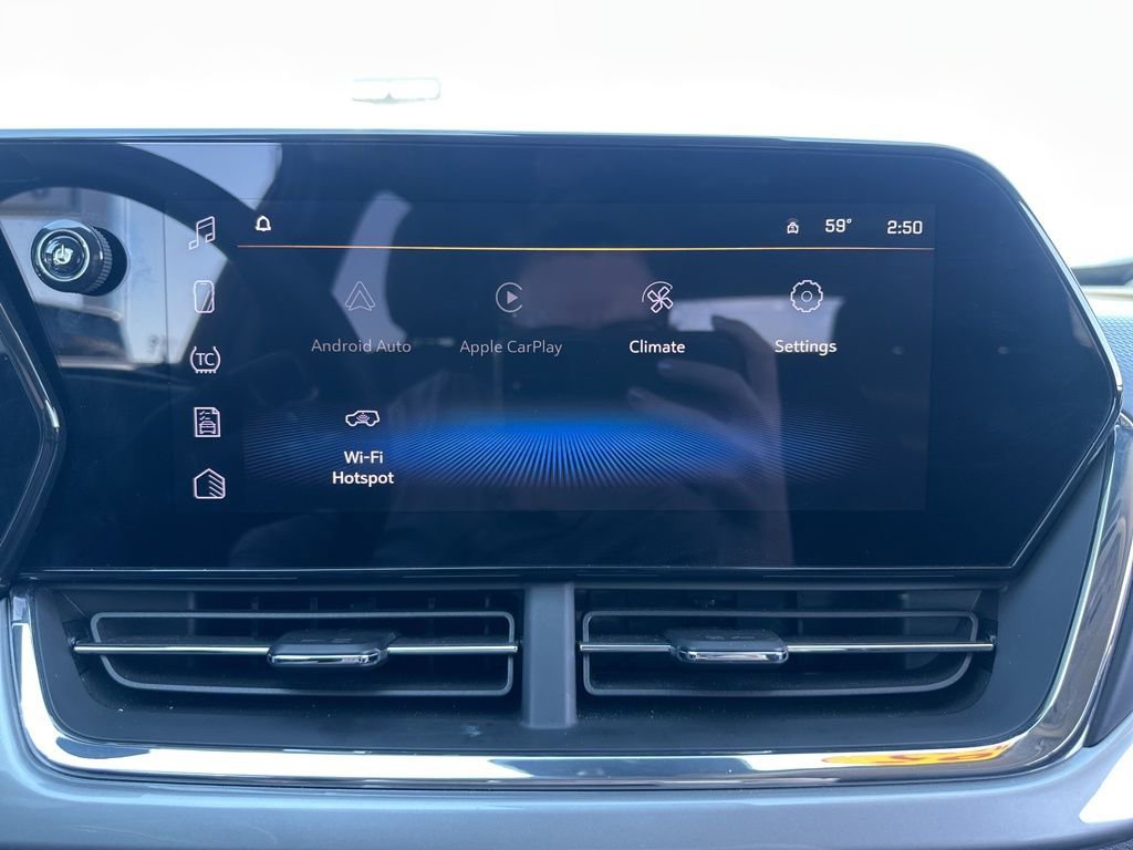 Used 2025 Chevrolet Trax LT FWD image 23