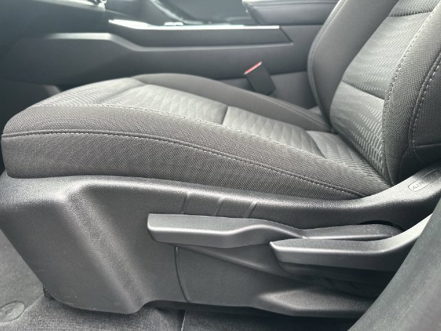 Used 2026 Chevrolet Equinox LT AWD/4WD image 17