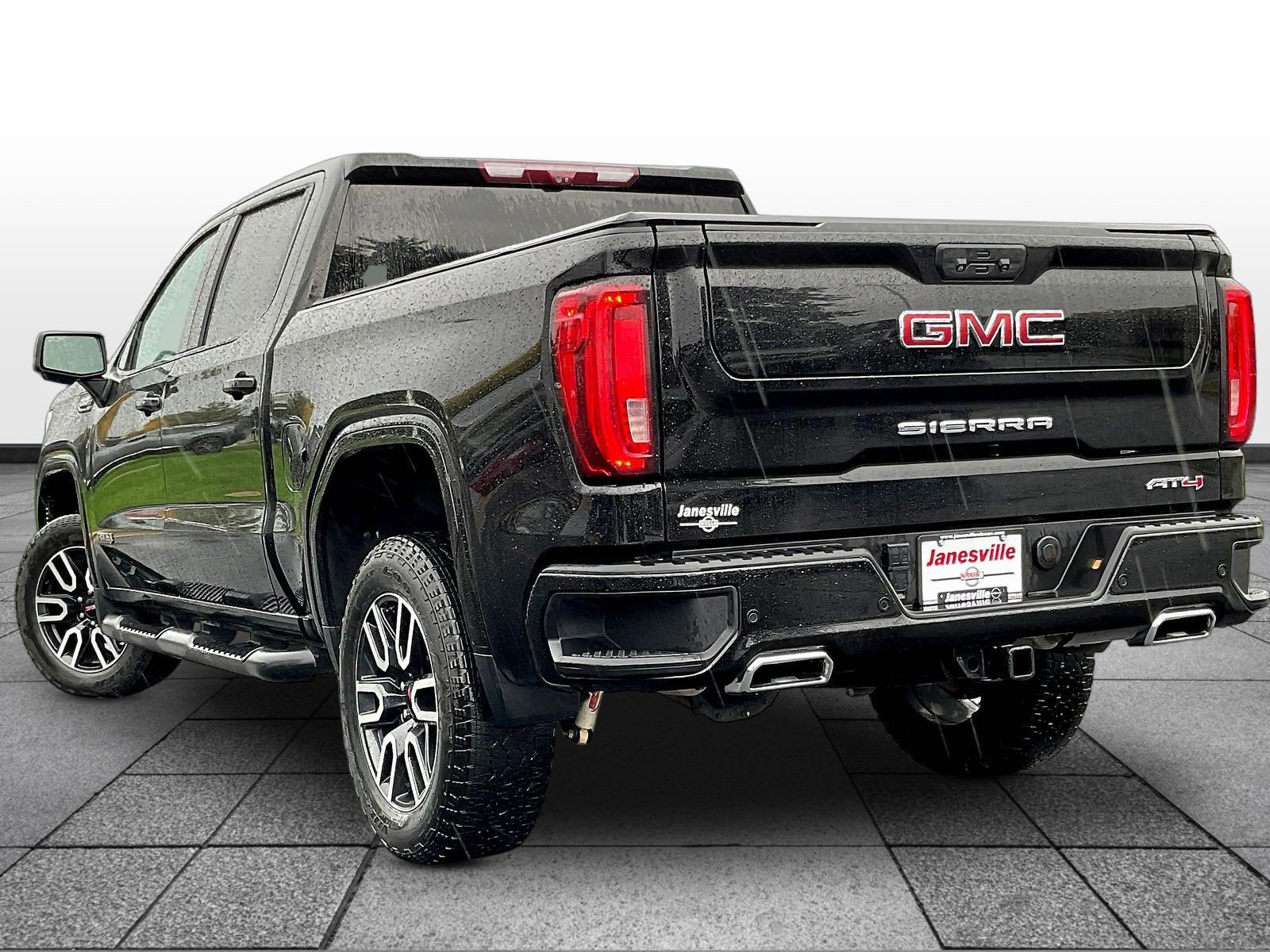Used 2023 GMC Sierra 1500 AT4 w/ Technology Package AWD/4WD image 5