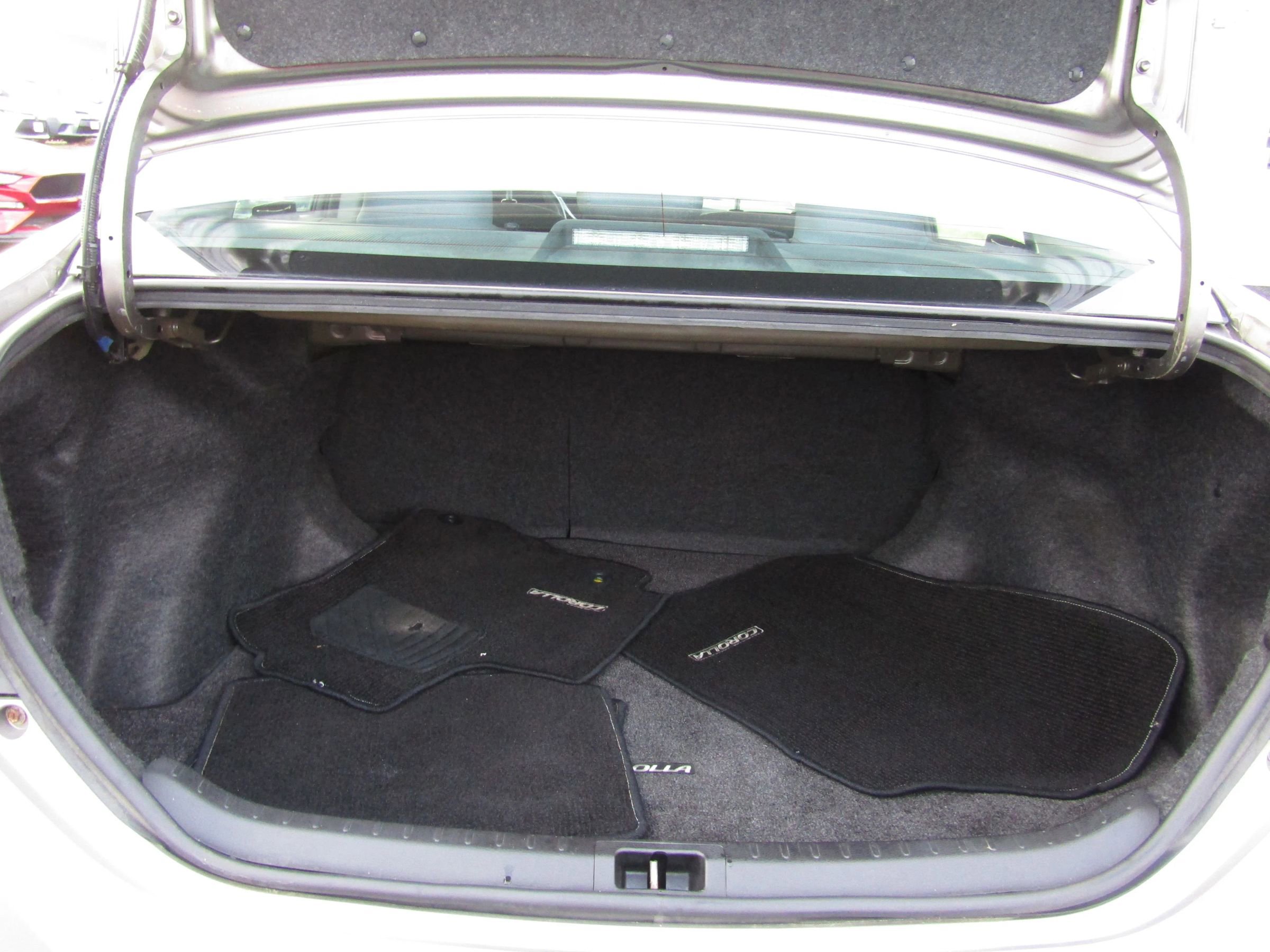 Used 2017 Toyota Corolla LE w/ Carpet Mat Package (TMS) image 14