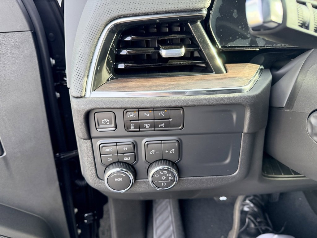 New 2026 Chevrolet Suburban Premier image 24