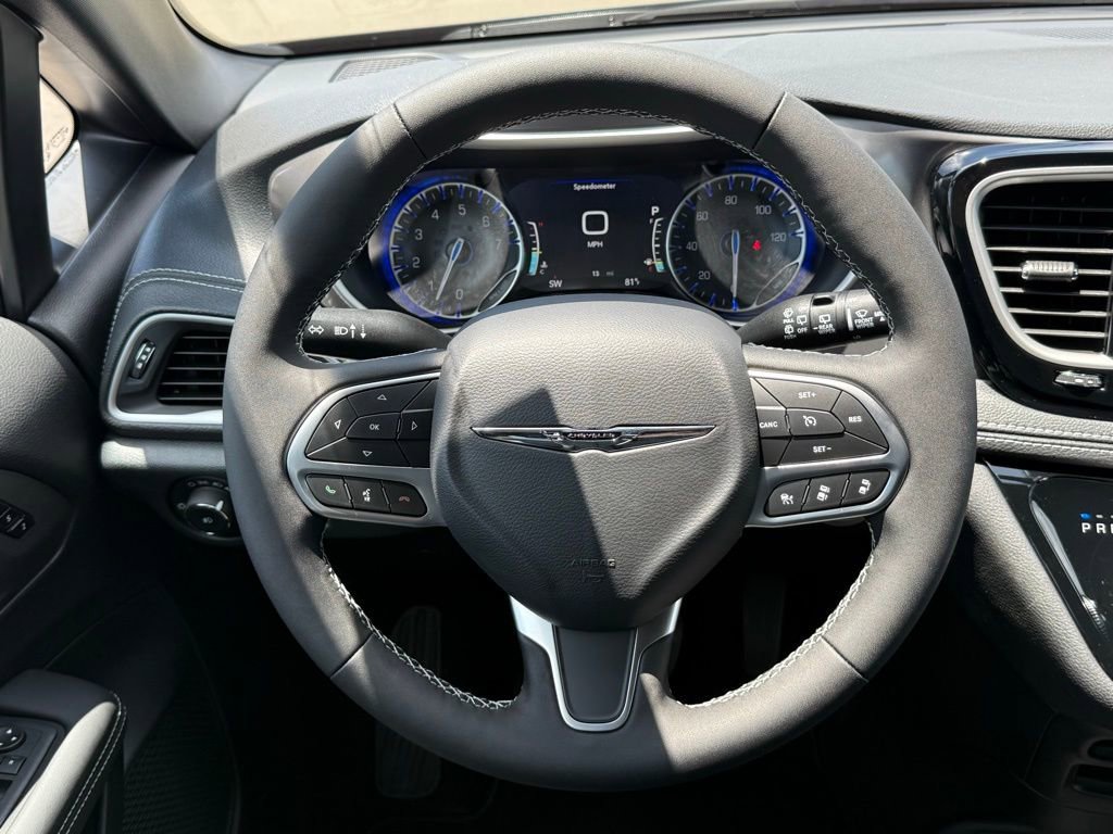 Used 2025 Chrysler Pacifica Select FWD image 43