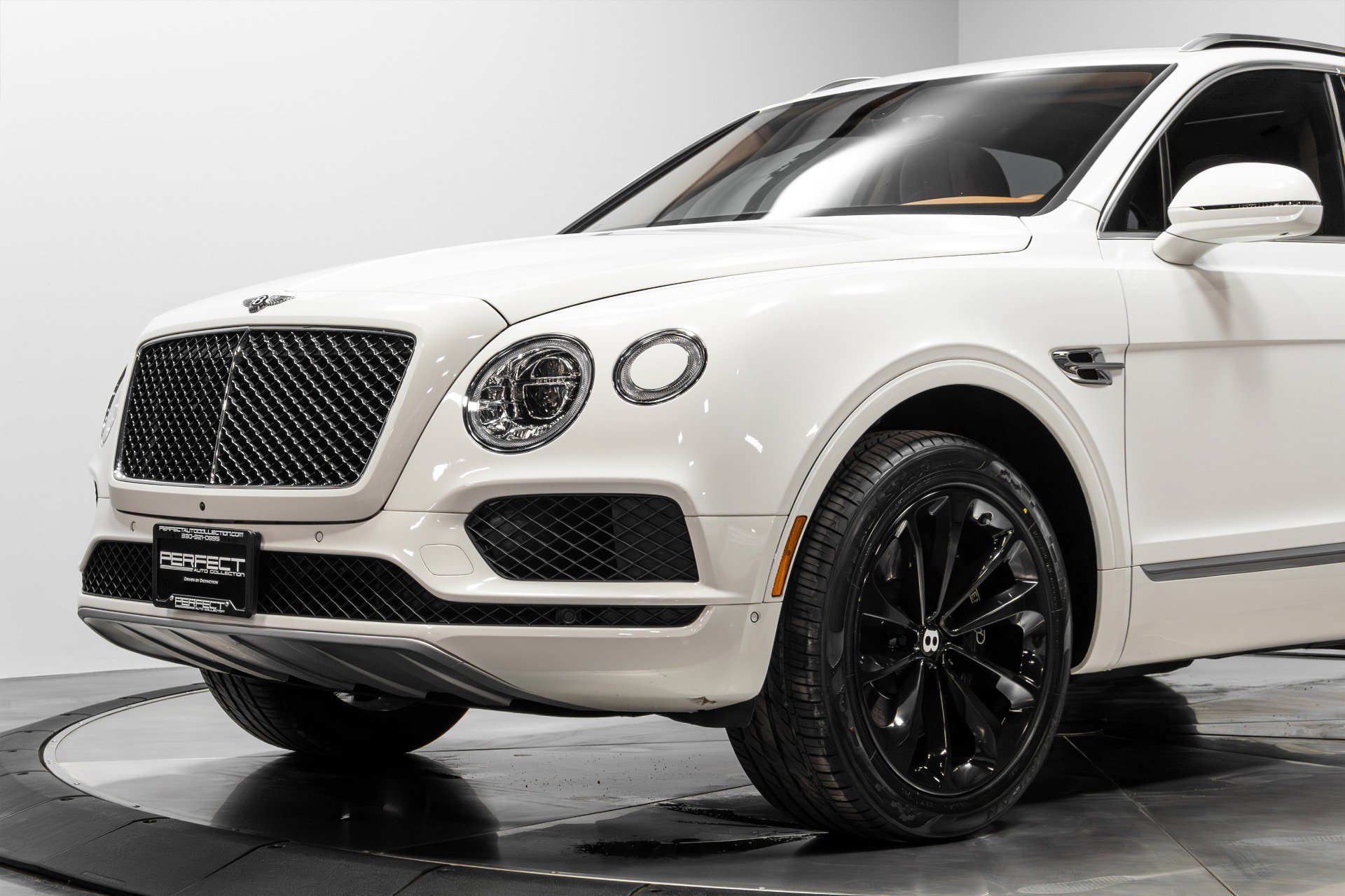 Used 2019 Bentley Bentayga image 4