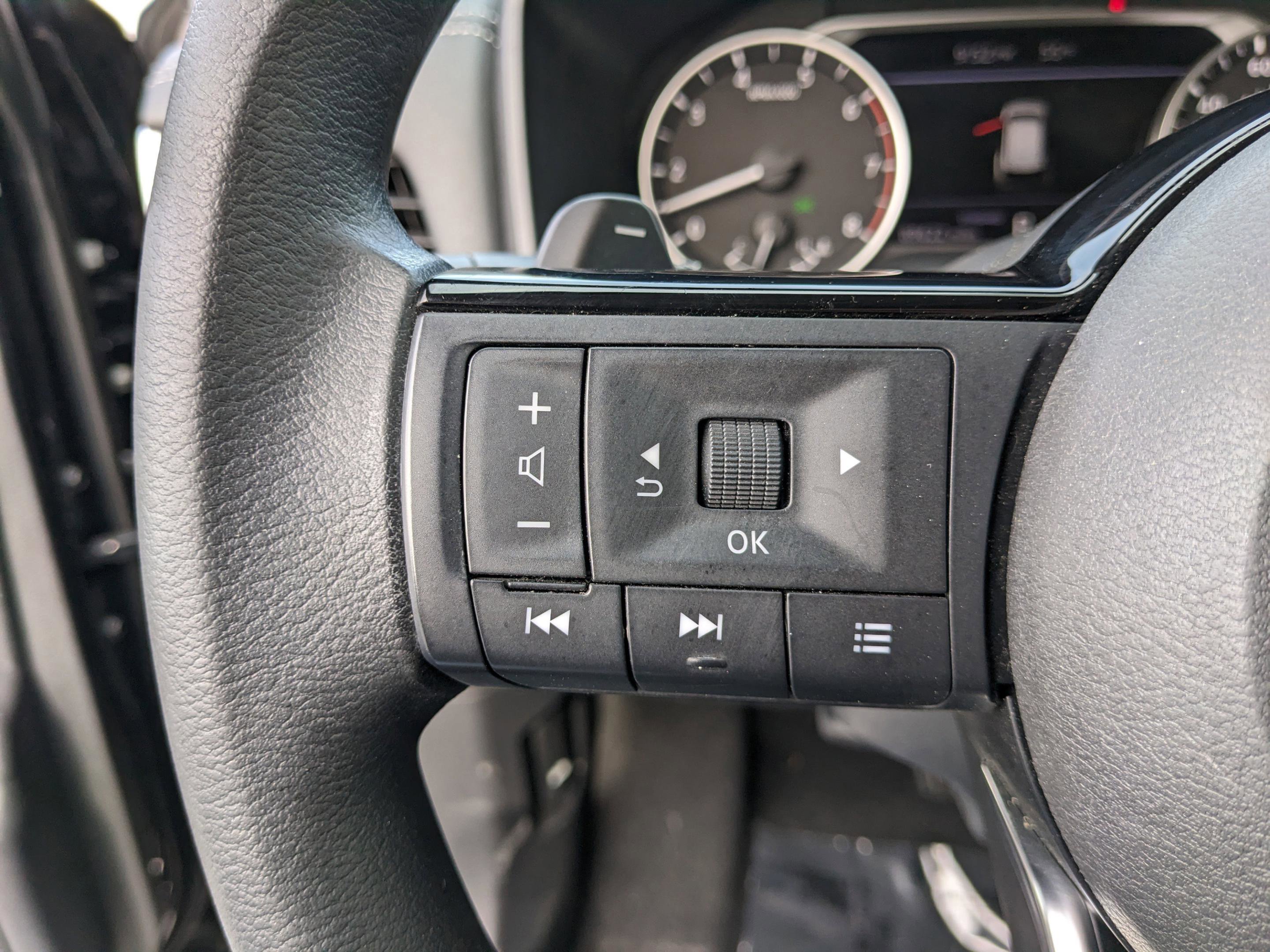 Used 2022 Nissan Rogue SV FWD image 36