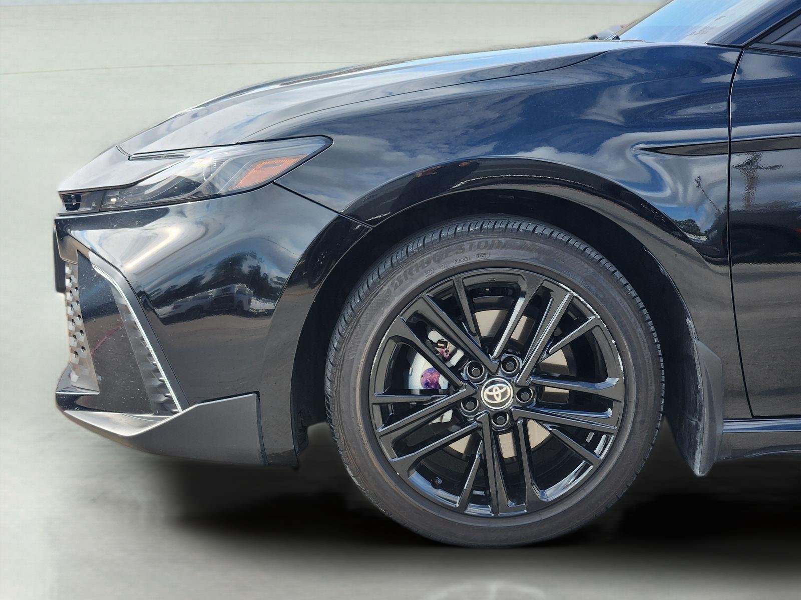 Used 2025 Toyota Camry SE w/ Convenience Package FWD image 9
