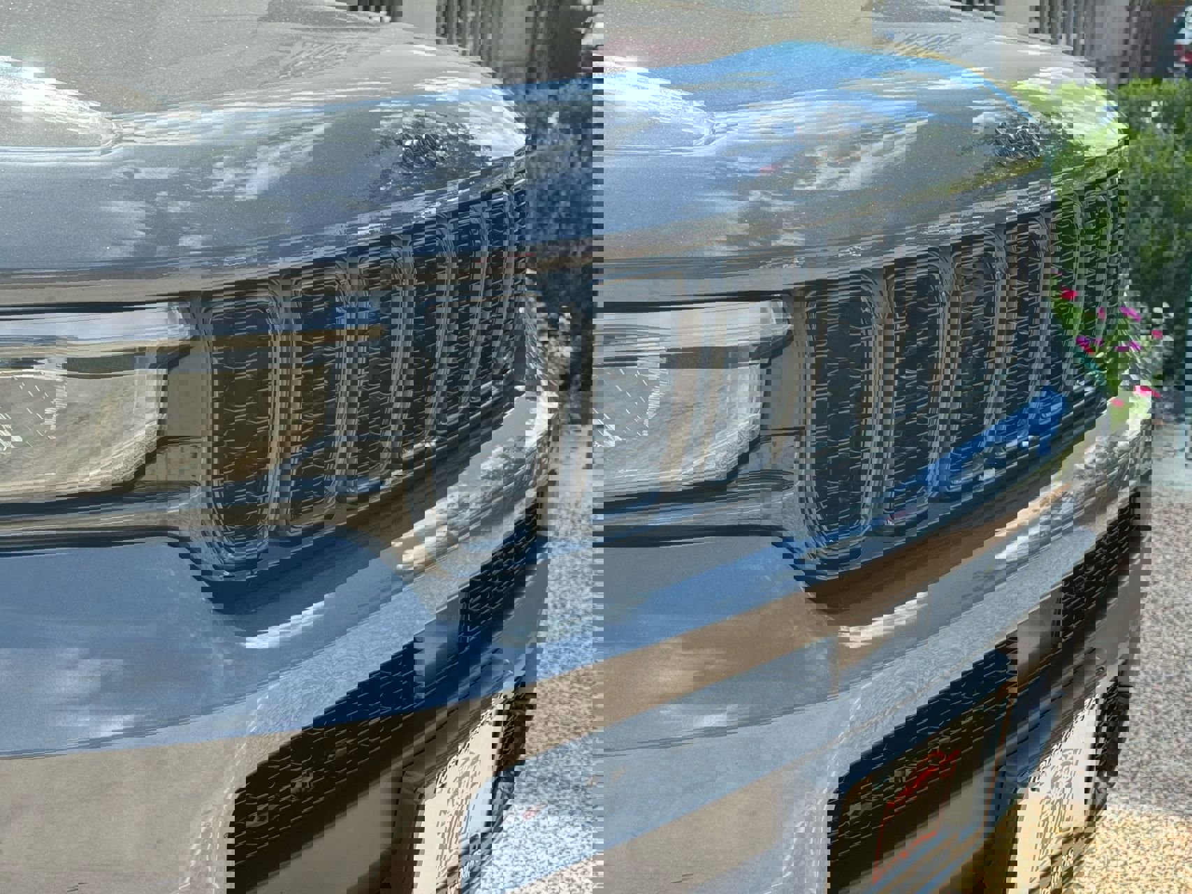 Used 2023 Jeep Grand Cherokee L Laredo image 2