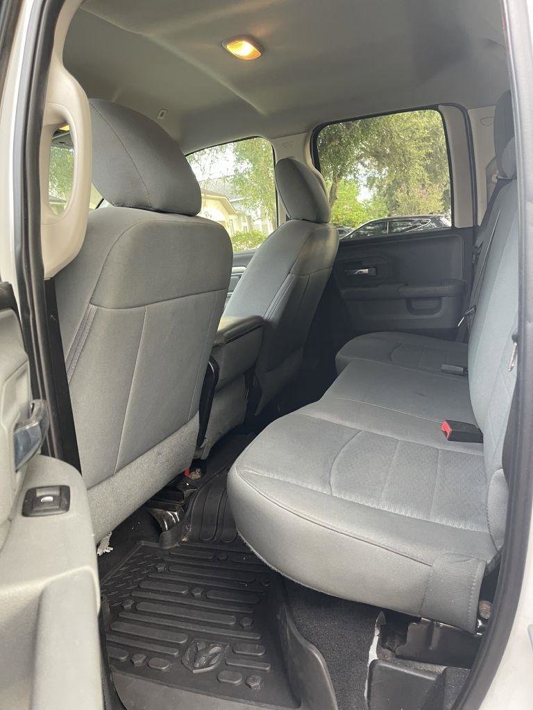 Used 2018 RAM 1500 Classic SLT RWD image 19