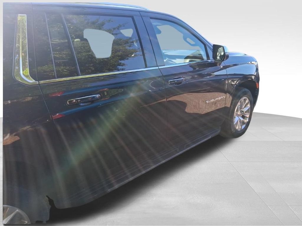 Used 2022 Chevrolet Suburban Premier AWD/4WD image 5