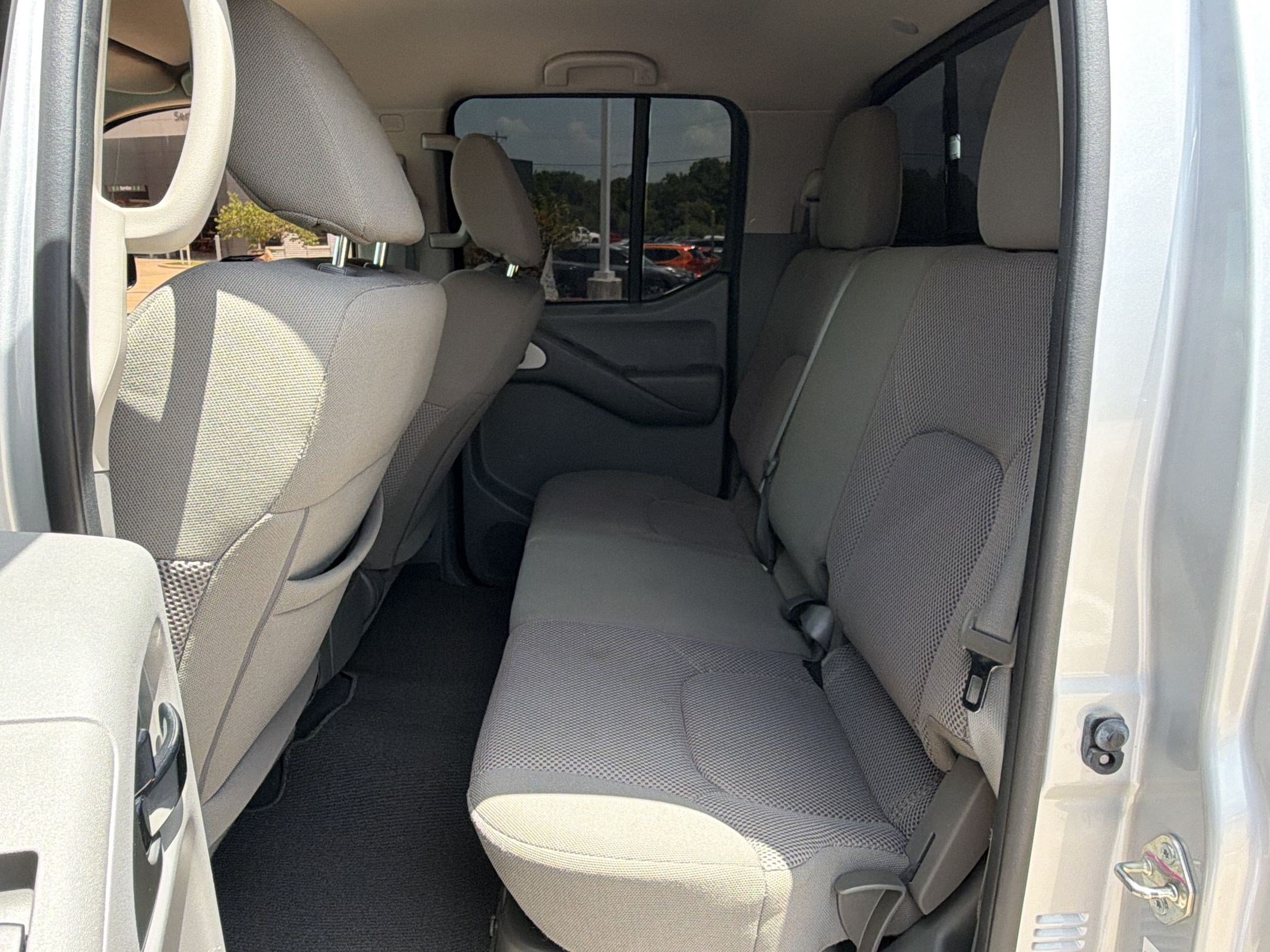 Used 2020 Nissan Frontier SV RWD image 21
