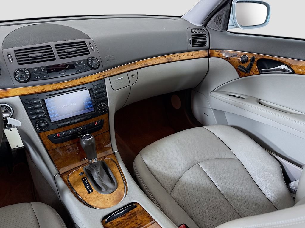 Used 2008 Mercedes-Benz E 350 4MATIC Sedan image 24
