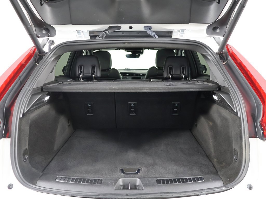 Used 2022 Cadillac XT4 Premium Luxury w/ Enhanced Visibility Package image 22