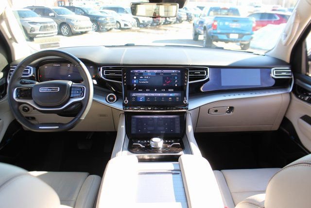 Used 2023 Jeep Grand Wagoneer L Series II w/ Premium Group II image 13