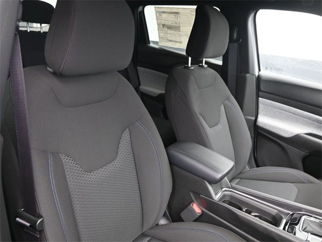 Used 2025 Jeep Compass Sport image 11