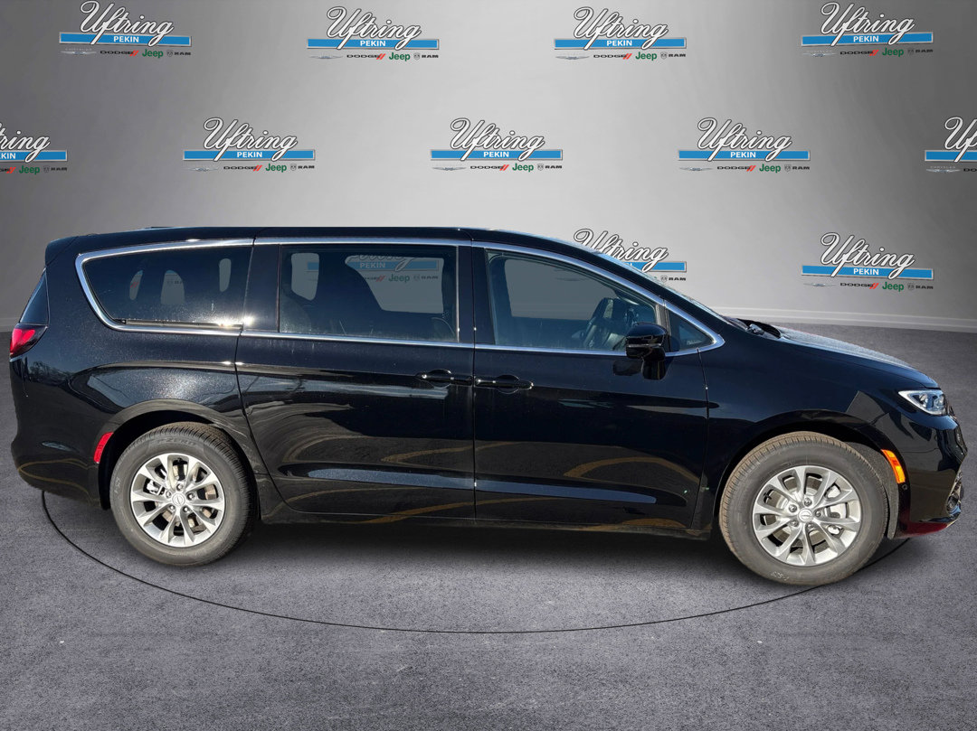New 2026 Chrysler Pacifica Limited image 2