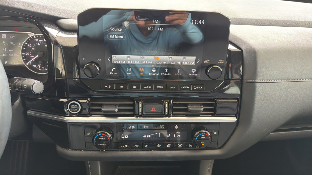 Used 2024 Nissan Pathfinder SL AWD/4WD image 15