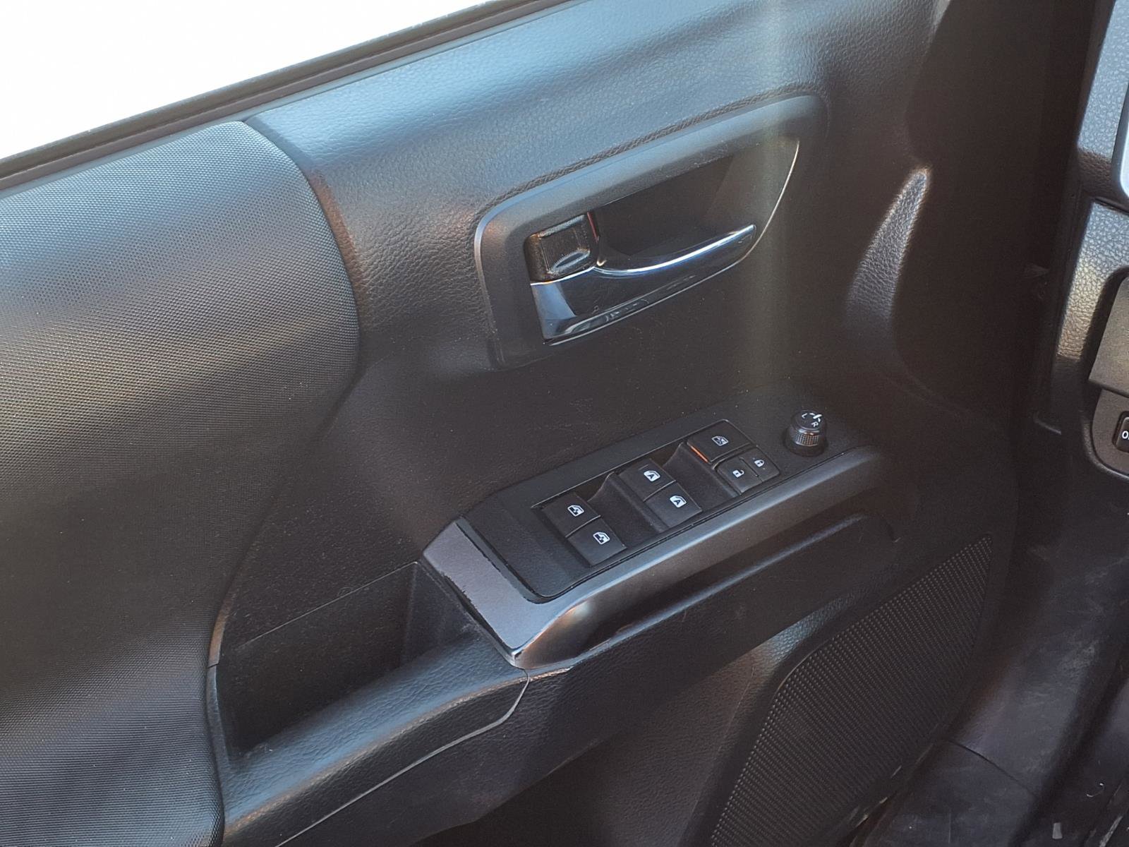 Used 2019 Toyota Tacoma TRD Off-Road w/ Technology Package AWD/4WD image 11