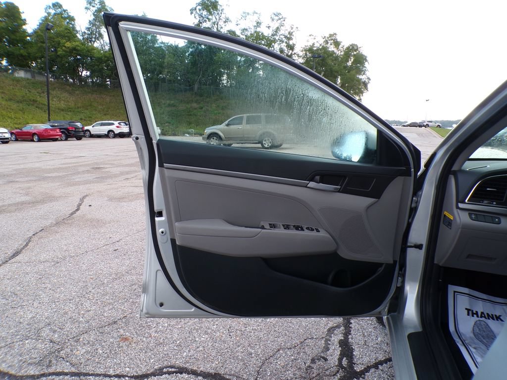 Used 2017 Hyundai Elantra SE FWD image 21