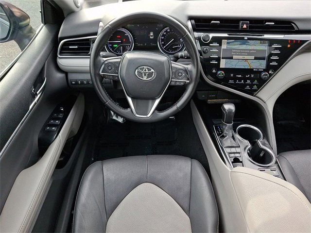 Used 2020 Toyota Camry XLE image 11