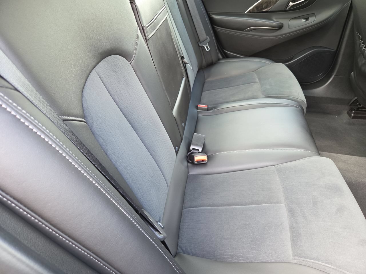 Used 2015 Buick LaCrosse FWD image 21