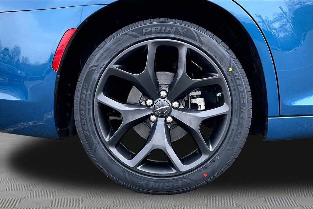 Used 2023 Chrysler 300 Touring w/ Sport Appearance Package image 21