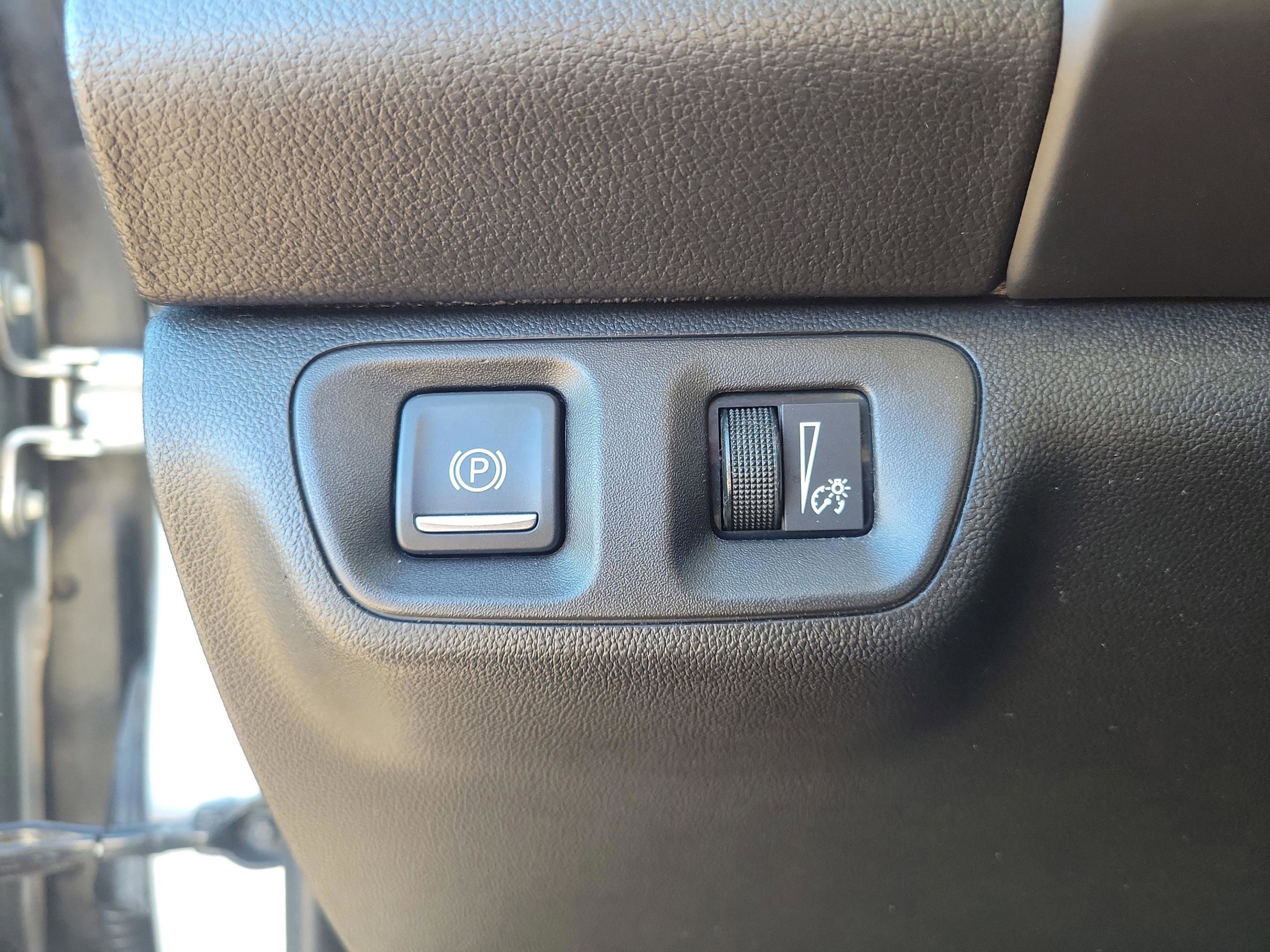 Used 2018 GMC Acadia SLE image 25