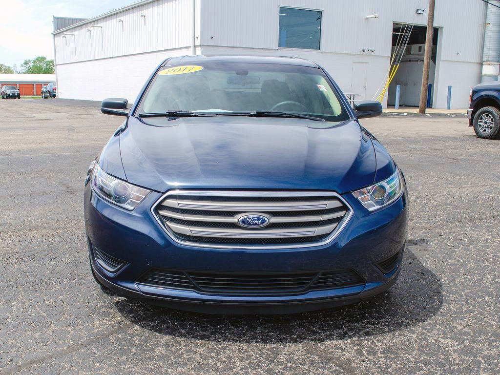 Used 2017 Ford Taurus SE FWD image 11