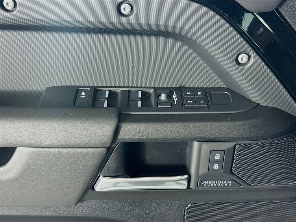 New 2025 Land Rover Defender 110 V8 image 17