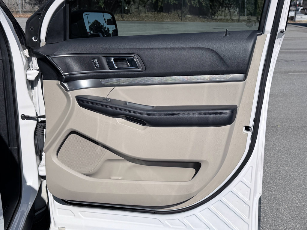 Used 2018 Ford Explorer XLT w/ Equipment Group 202A FWD image 32