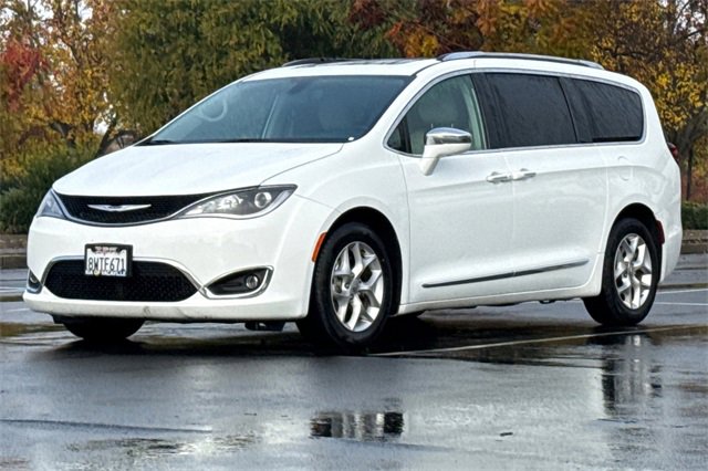 Used 2020 Chrysler Pacifica Limited image 10