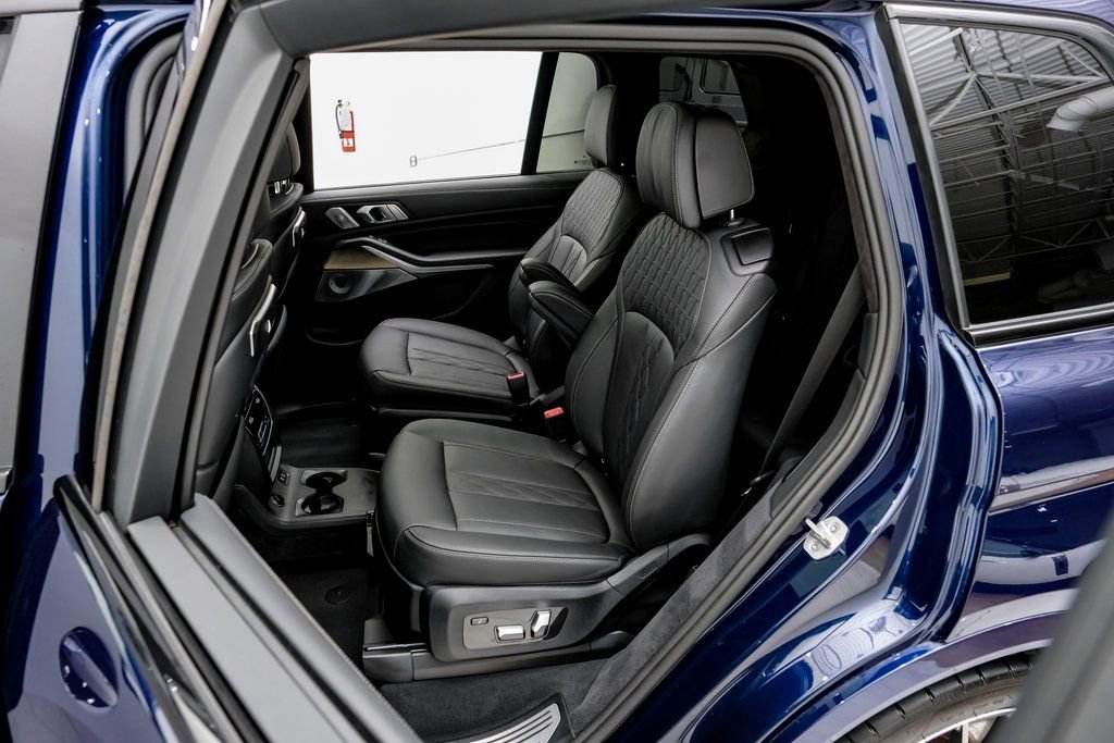 Used 2024 BMW ALPINA XB7 image 35