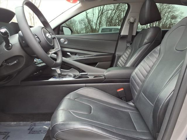 Used 2023 Hyundai Elantra Limited image 16