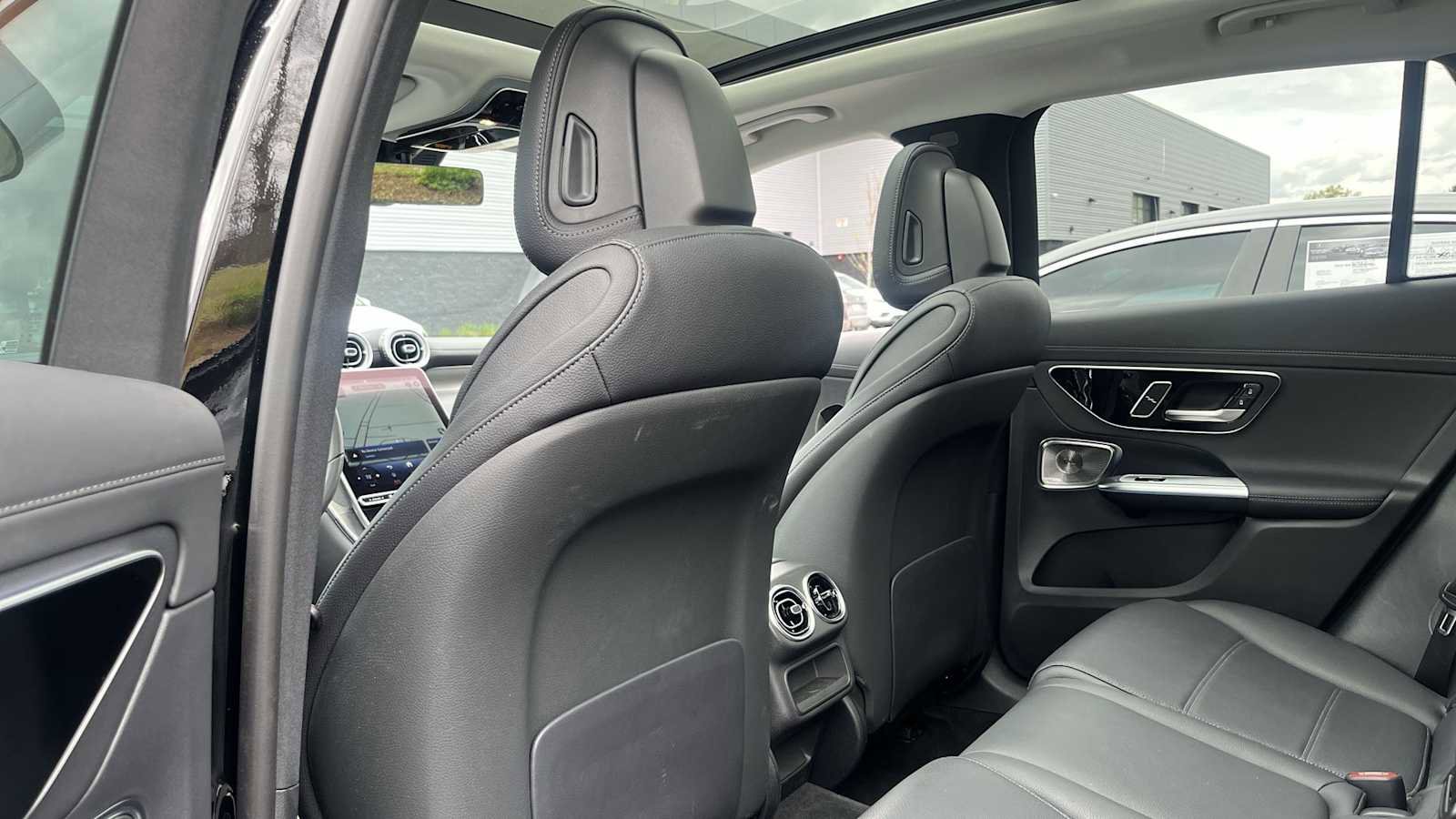 Used 2023 Mercedes-Benz GLC 300 4MATIC image 30