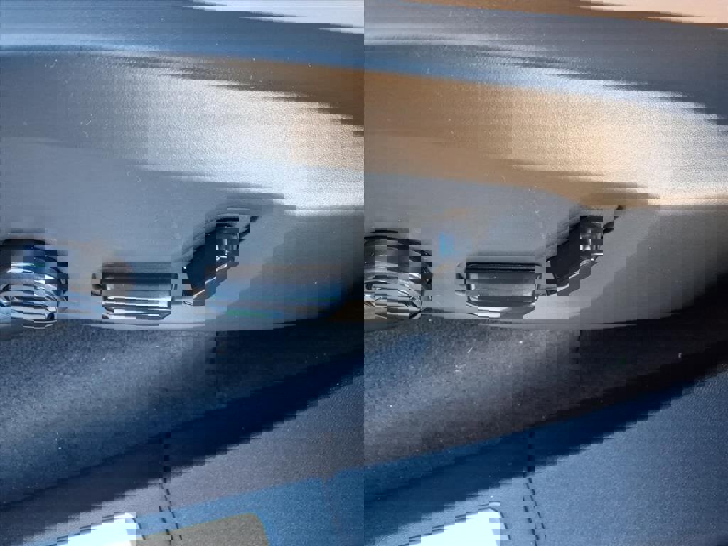 New 2026 Volvo XC90 T8 Plus w/ Protection Package Premier image 16