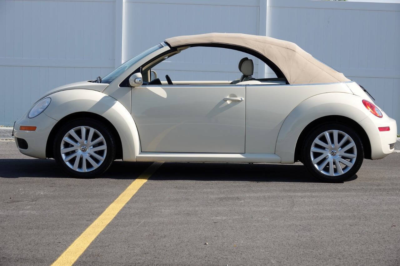 Used 2008 Volkswagen Beetle SE FWD image 16