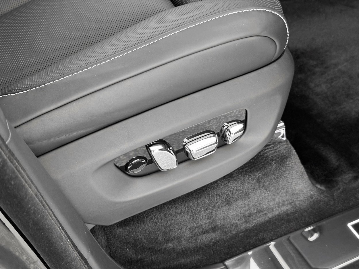 New 2026 Rolls-Royce Cullinan Black Badge AWD/4WD image 30