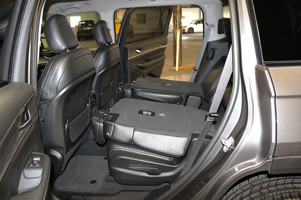 Certified 2023 Jeep Grand Cherokee L Limited AWD/4WD image 29