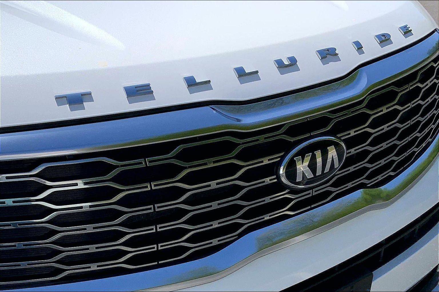 Used 2020 Kia Telluride EX w/ EX Premium Package FWD image 31