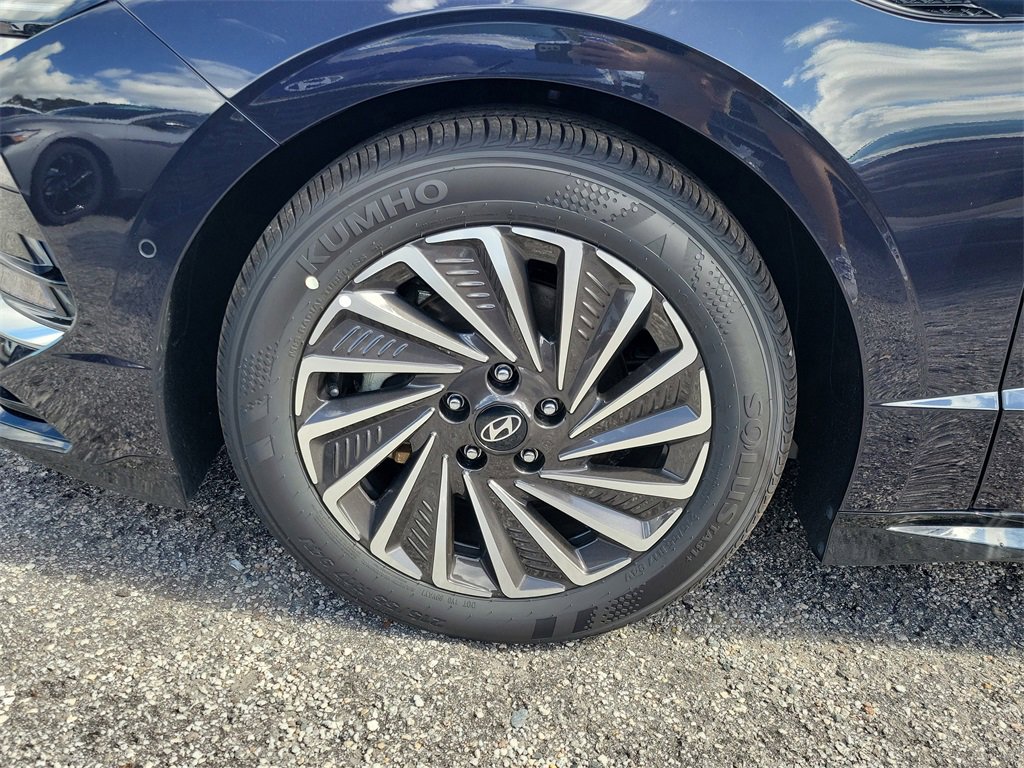 New 2025 Hyundai Sonata Limited image 3
