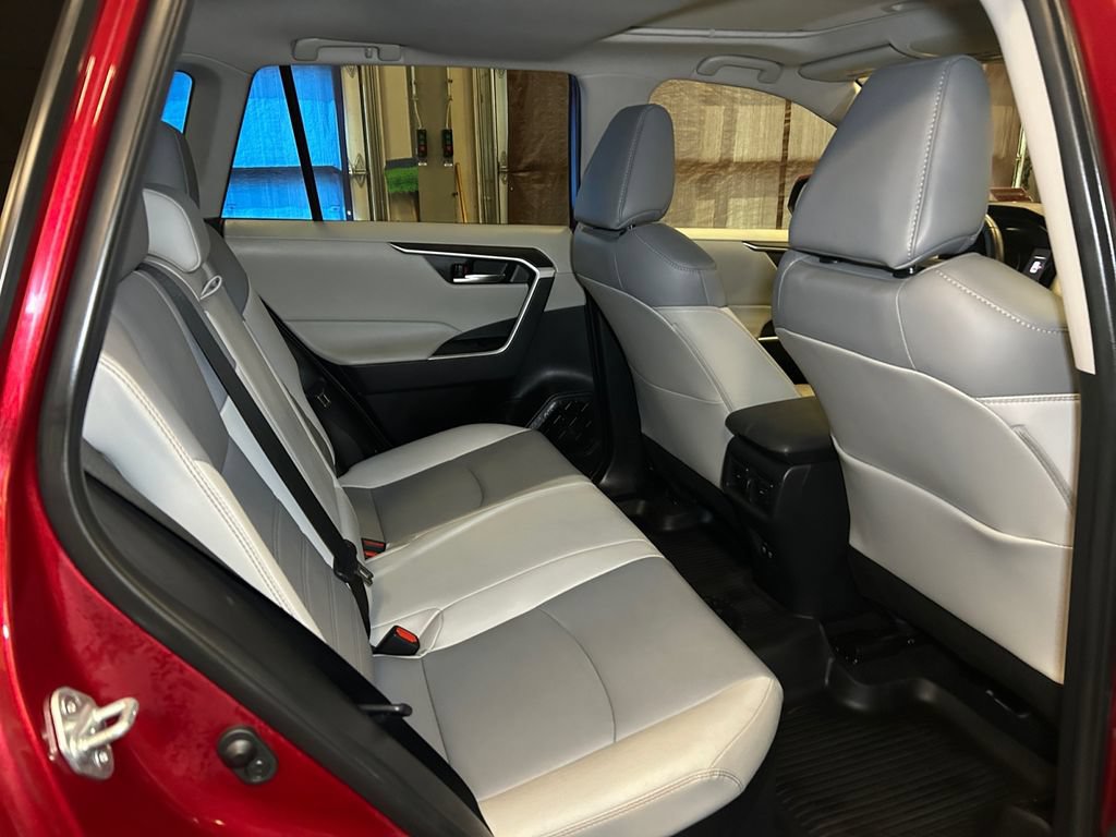 Used 2021 Toyota RAV4 XLE Premium AWD/4WD image 18