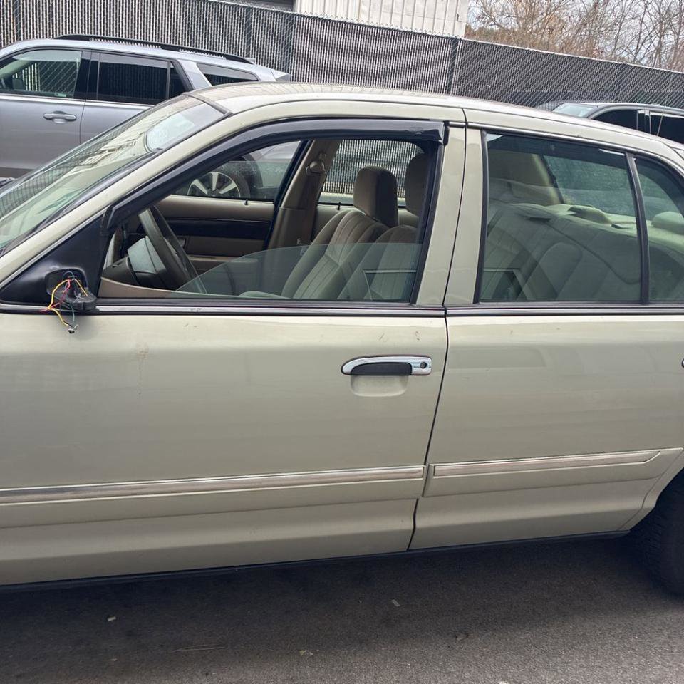 Used 2005 Mercury Grand Marquis GS RWD image 9