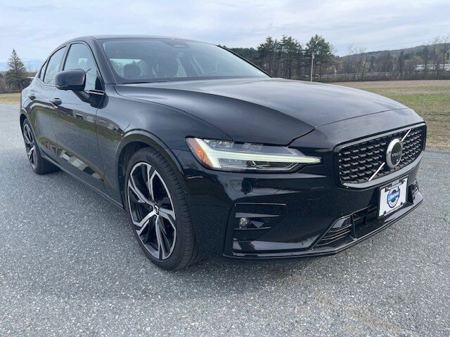 Used 2024 Volvo S60 B5 Plus AWD/4WD image 4