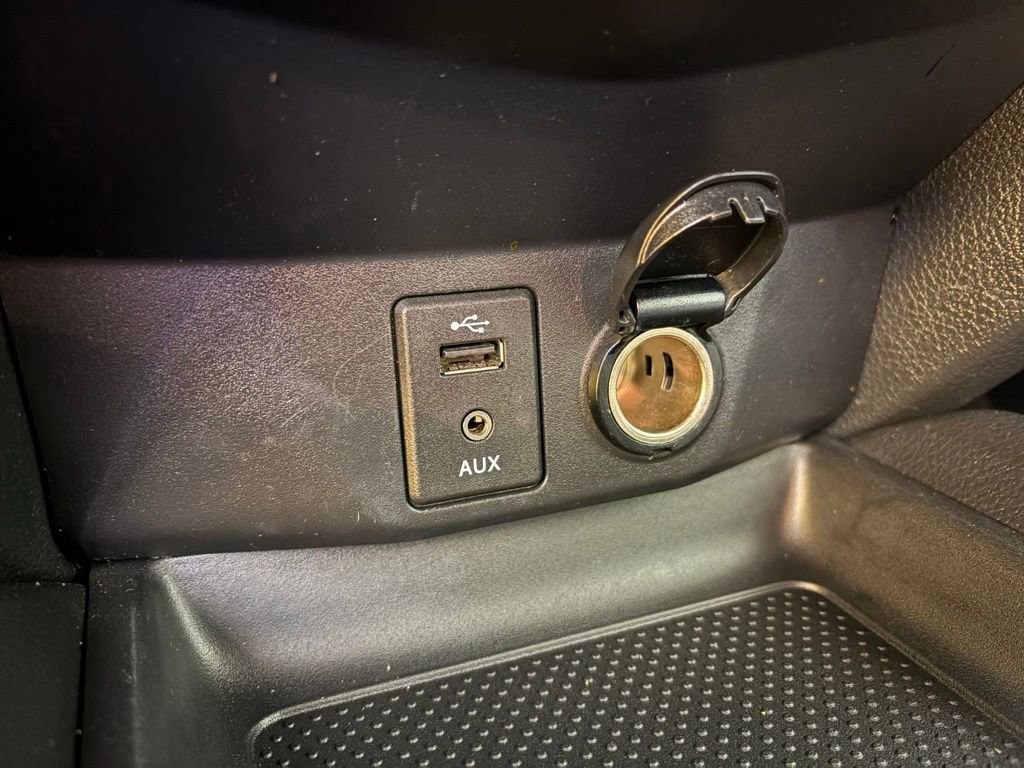 Used 2015 Nissan Rogue S image 27